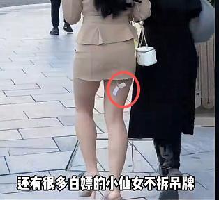 男装店把吊牌做成超大鼠标垫 创意吊牌引热议