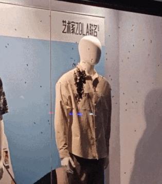男子停车未关窗蜜蜂筑起蜂巢 短短十余分钟