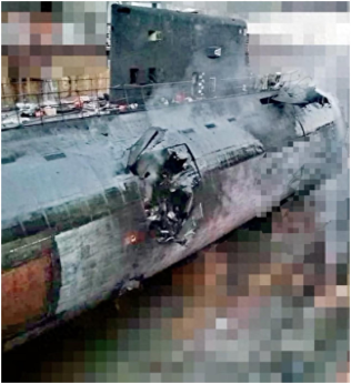遭乌军袭击后，俄军潜艇“战损照”被曝光