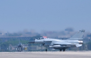 “计时，起飞！”云端之上飞行员锤炼实战能力