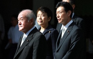 极其恶劣！自民党“四驾马车”集体拜鬼
