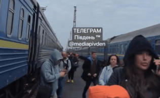 无人机在乌波边境击中客运列车，乌外长称俄正叩响欧盟大门
