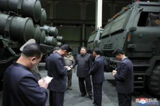 金正恩视察国防工业部门工作