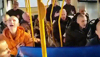 50名被乌俘虏俄士兵回国，现场哭诉像个人了，俄军开启复仇模式了吗？