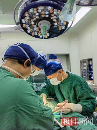 男子按摩10分钟后下半身麻木 生死抢救记