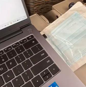 女子投诉男子列车门口吸烟