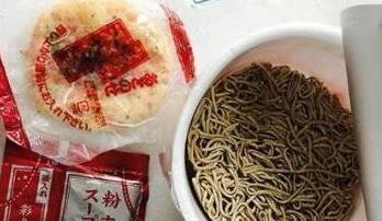 20块一桶龙虾泡面，百只小虾抢风头，康师傅慌了？