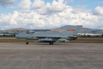 南部战区歼-7E高调亮相，凭什么绝技服役至今？