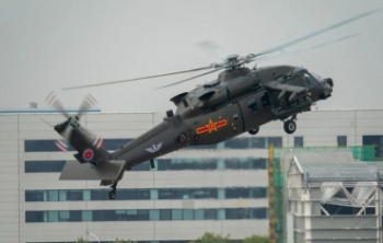 首次亮相！近距离看直-20T凌空画“凤凰”