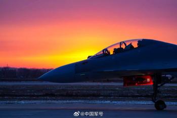 硬核浪漫！战鹰与晚霞同框适配度拉满