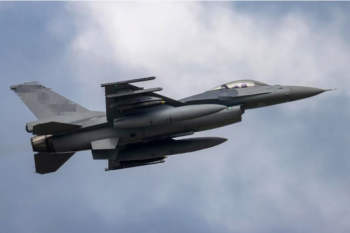 台坠机飞行员还没找到 为何又是F-16 管理混乱再酿悲剧