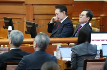 学者：尹锡悦被包装成“当代伽利略” 叛乱指控引发争议