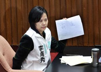 卓荣泰称陆配民代为“李女士”遭批 轻蔑回应引争议