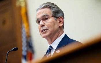 为降低油价特朗普拟取消对部分国家石油行业的制裁 且可能不再重启 应对能源危机