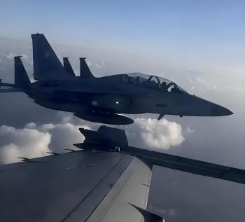 菲机擅闯黄岩岛领空意欲何为 高空碰瓷背后的门道