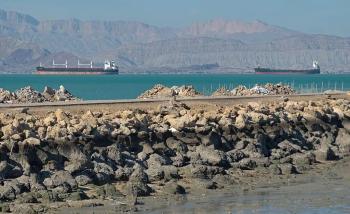 霍尔木兹海峡已经再次关闭 油轮通行受阻