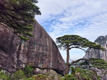 金价油价剧烈震荡 地缘政治风险加剧