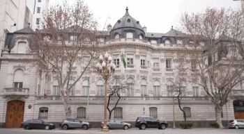 巴西要求阿根廷总统停止侮辱性言论 外交关系降至代办级
