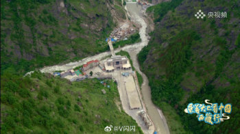 吉隆口岸联检大楼被毁