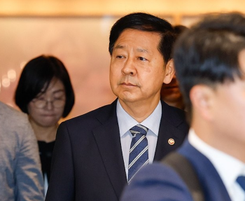 韩副总理欲坐飞机赴美却得知职位不保 最终仍按计划出访