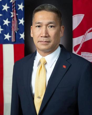 特朗普提名海军部长曾是“越南难民” 从难民到海军部长的传奇旅程