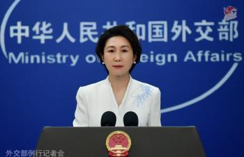 菲防长在论坛收到涉华纸条 中方回应 阐明一贯立场