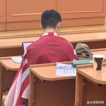海外学子坚决抵制精日分裂行径 南京留学生课堂展示旭日旗引发众怒