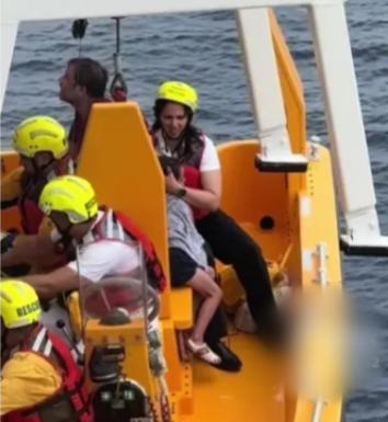 男子邮轮跳海救女后获救 英雄父亲赢得欢呼