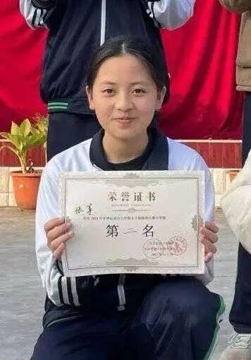 女孩独居害怕床头放菜刀现考上一本 从孤苦到希望的转变