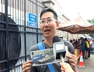 为何总让香港群众先看航母