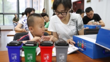 北京将加入垃圾分类“强制大军” Beijing to follow Shanghai's lead and start compulsory trash sorting