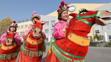 Kids keep folk dance alive and kicking in Hebei