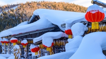 China's No.1 Snow Town gets into Christmas spirit