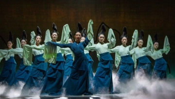 Poetic drama brings Chinese court painting racing into 21st century