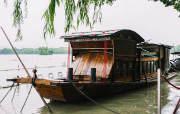 中共一大为何要在南湖的船上开？带了一副麻将做什么？