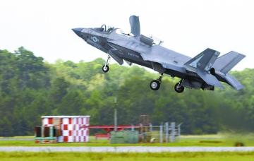 近一个半月内发生第三次重大坠机事故，美海军陆战队发布全面停飞令