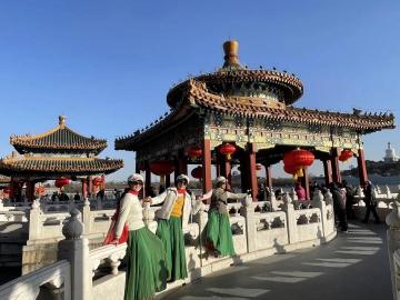 北京：元旦假期首日63.8万人畅游公园