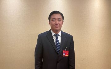 市政协常委王洪涛：育儿假、护理假等应纳入劳动监察范围