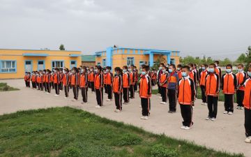 新疆伊犁：防灾减灾周进校园 师生学会自救逃生