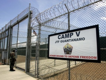 关了20余年美国将一名关塔那摩囚犯遣送阿尔及利亚