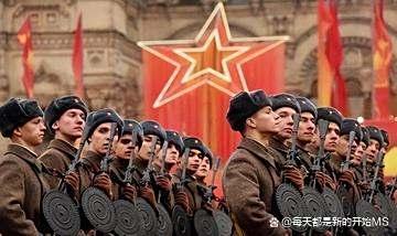 专家：俄战争经济模式面临双重打击 经济增长放缓通胀高企