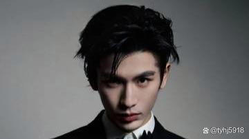 张凌赫给粉丝p图 极致宠粉互动引发热议