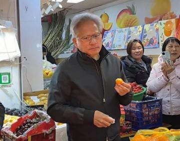 黄仁勋在上海逛菜市场，可能惦记着三件事