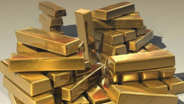 深圳水贝黄金交易商“杰我睿”经营异常，疑似有上万人排队提现，当地已组建工作专班介入