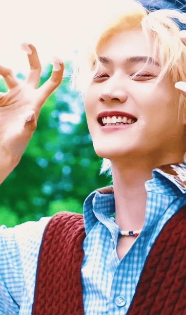 周柯宇作念了我最想对陈妍希作念的事 18场吻戏的情愫舆图