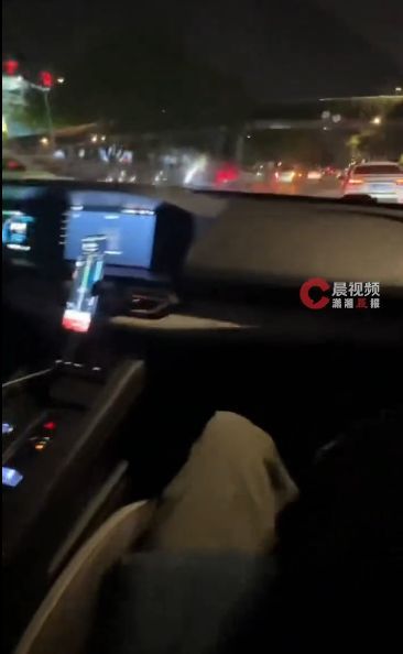 女子打车问能否开窗被怼“有优越感” 司机不当行为引发争议
