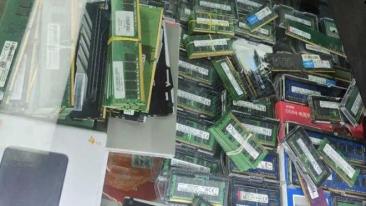 冲上热搜！内存价格崩了？