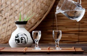 白酒股崩了，谁在“抛弃”茅台？