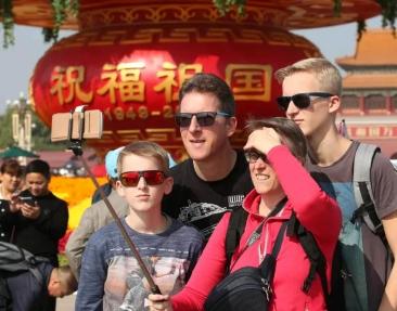 外国人扎堆游中国，这个春节为何老外这么多？
