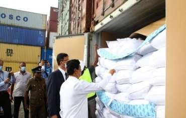 中国一批紧急粮食援助运抵斯里兰卡